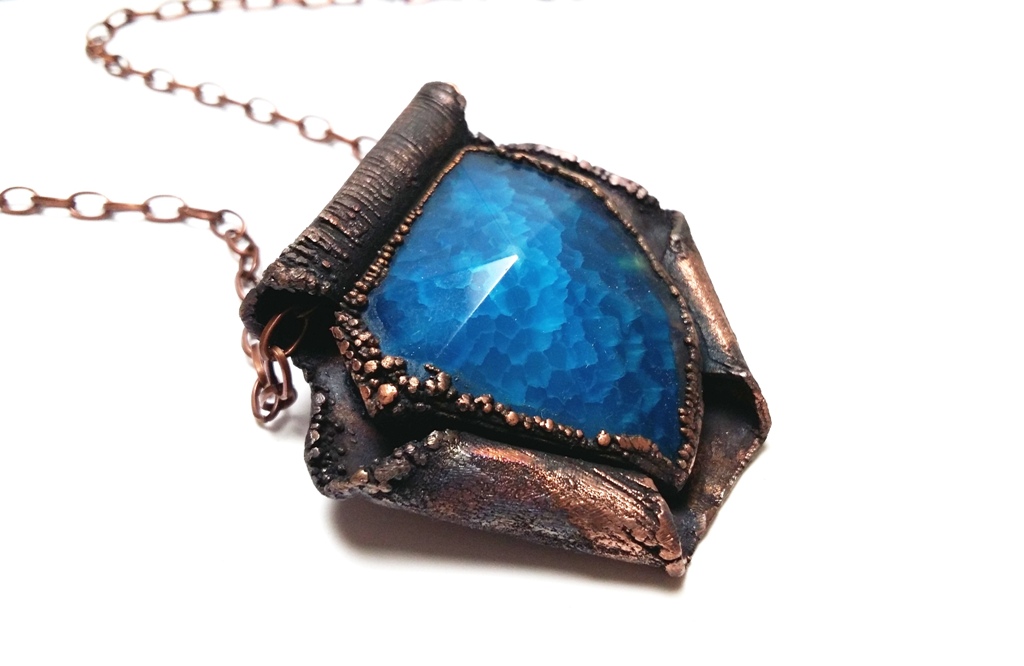 Pandantiv cupru si agata albastra (PA026) – Concept Wire Jewelry